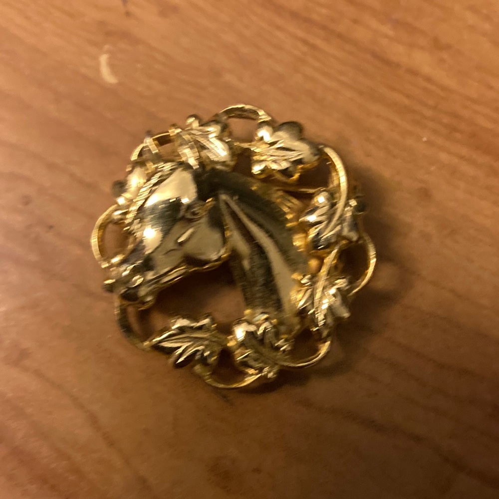Gold Horse Brooch with Leaf Design - Picture 2 of 3